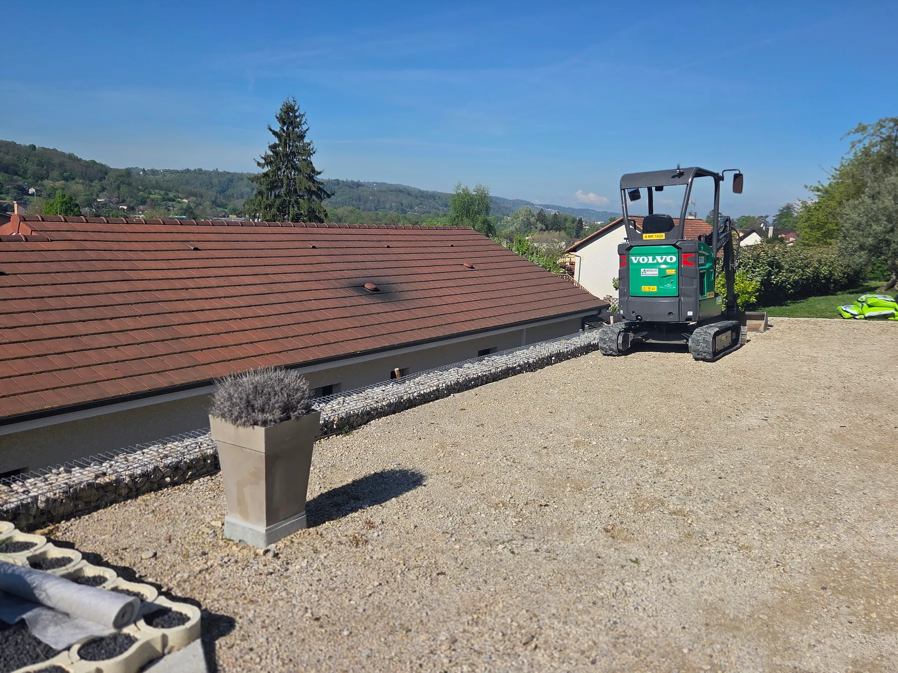 Gabions et plantation de haie